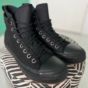 Converse Waterproof Black High-Top Sneakers size 9m/7w
